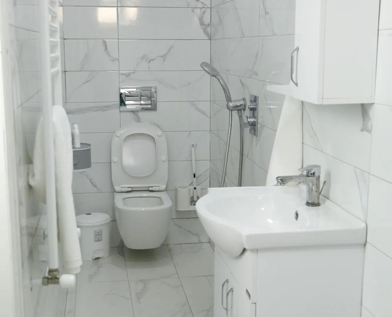 Albi Apartment Tirana 0*,  Albania